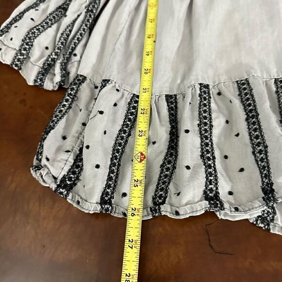 Downeast Pullover Flutter Sleeve Blouse Gray With Black Embroidery Size Medium - Picture 14 of 16